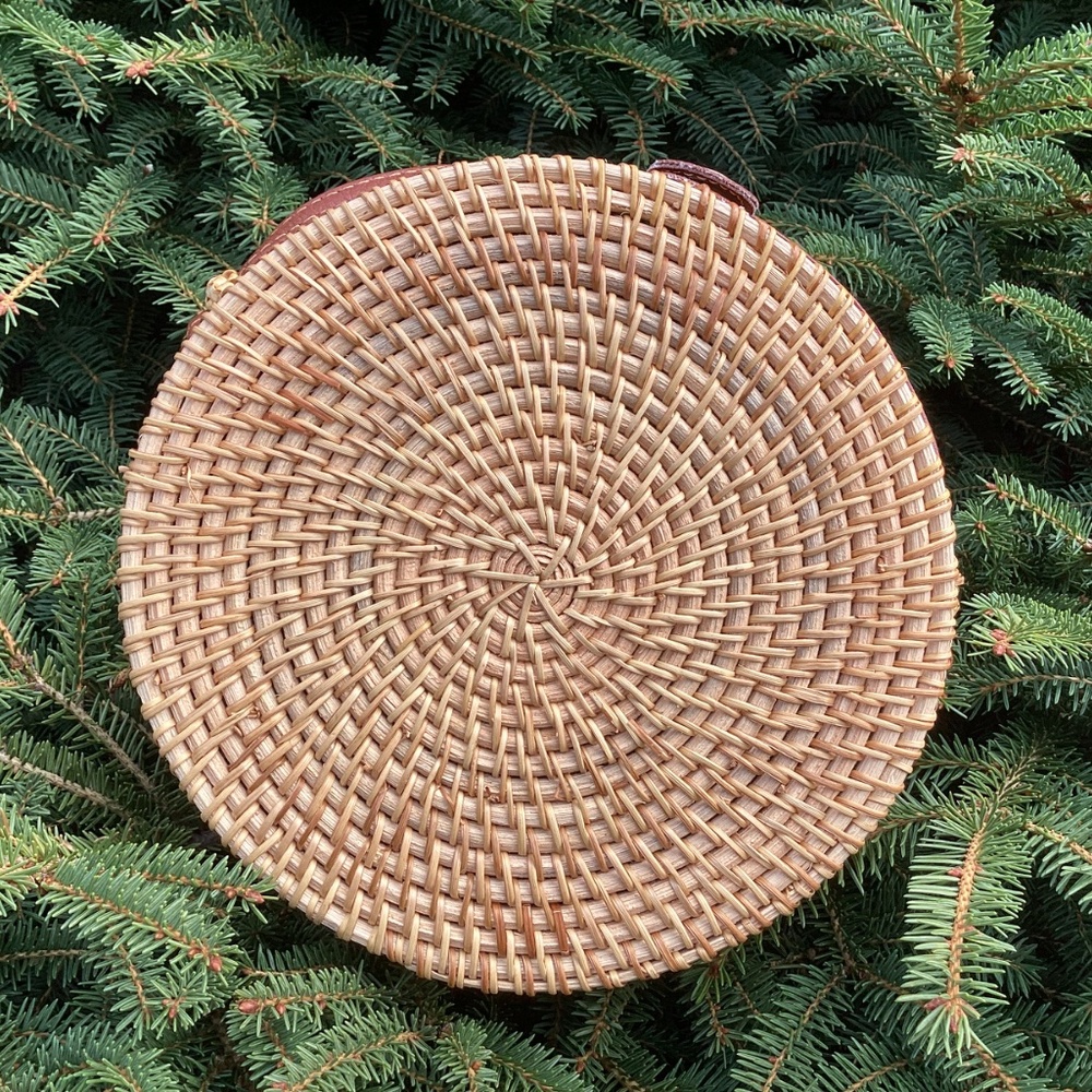 Wicker Rattan Round Front Design Crossbody Handbag - image 2